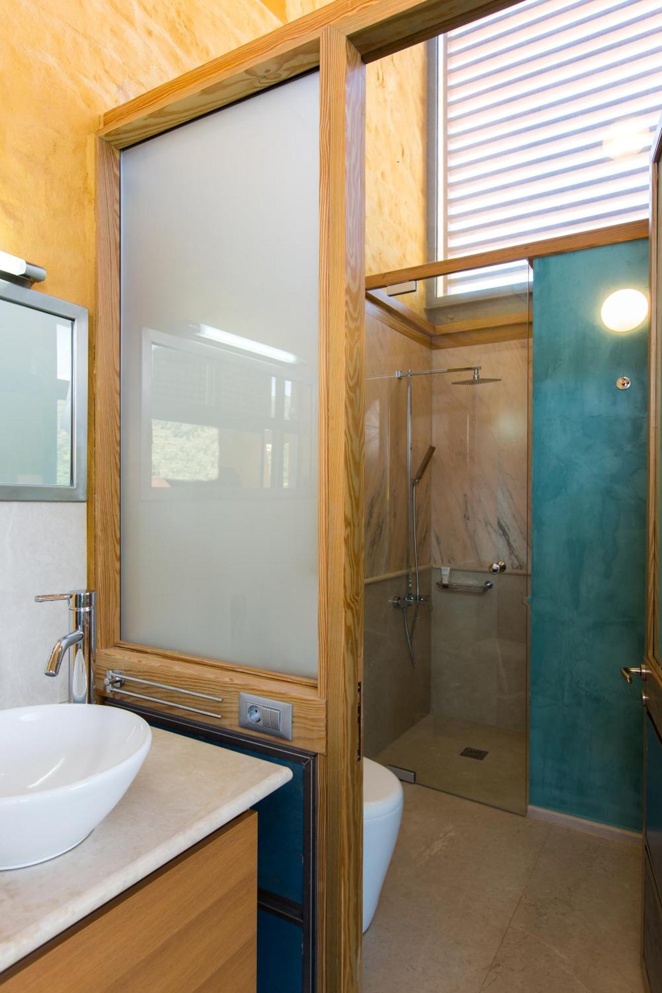 Beachfront Ravdoucha Epavlis Eleni Villa - Pool, Hot Tub, Gym, Sauna, Private Parking, Wifi Hanya Dış mekan fotoğraf