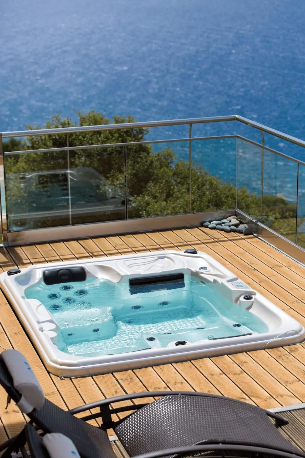 Beachfront Ravdoucha Epavlis Eleni Villa - Pool, Hot Tub, Gym, Sauna, Private Parking, Wifi Hanya Dış mekan fotoğraf